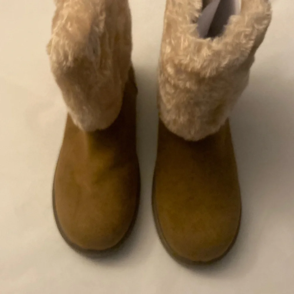 GBG Guess Fur Boots Size 8.5 New in Box - Picture 7 of 7